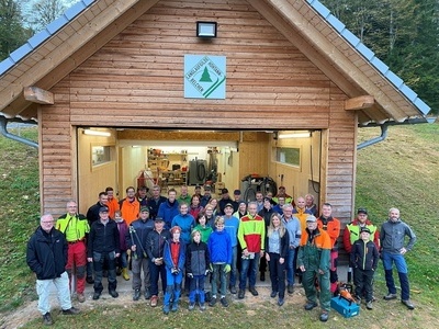 Helfer*innen beim Arbeitseinsatz am Langlaufzentrum Hohtann Helfer*innen beim Arbeitseinsatz am Langlaufzentrum Hohtann